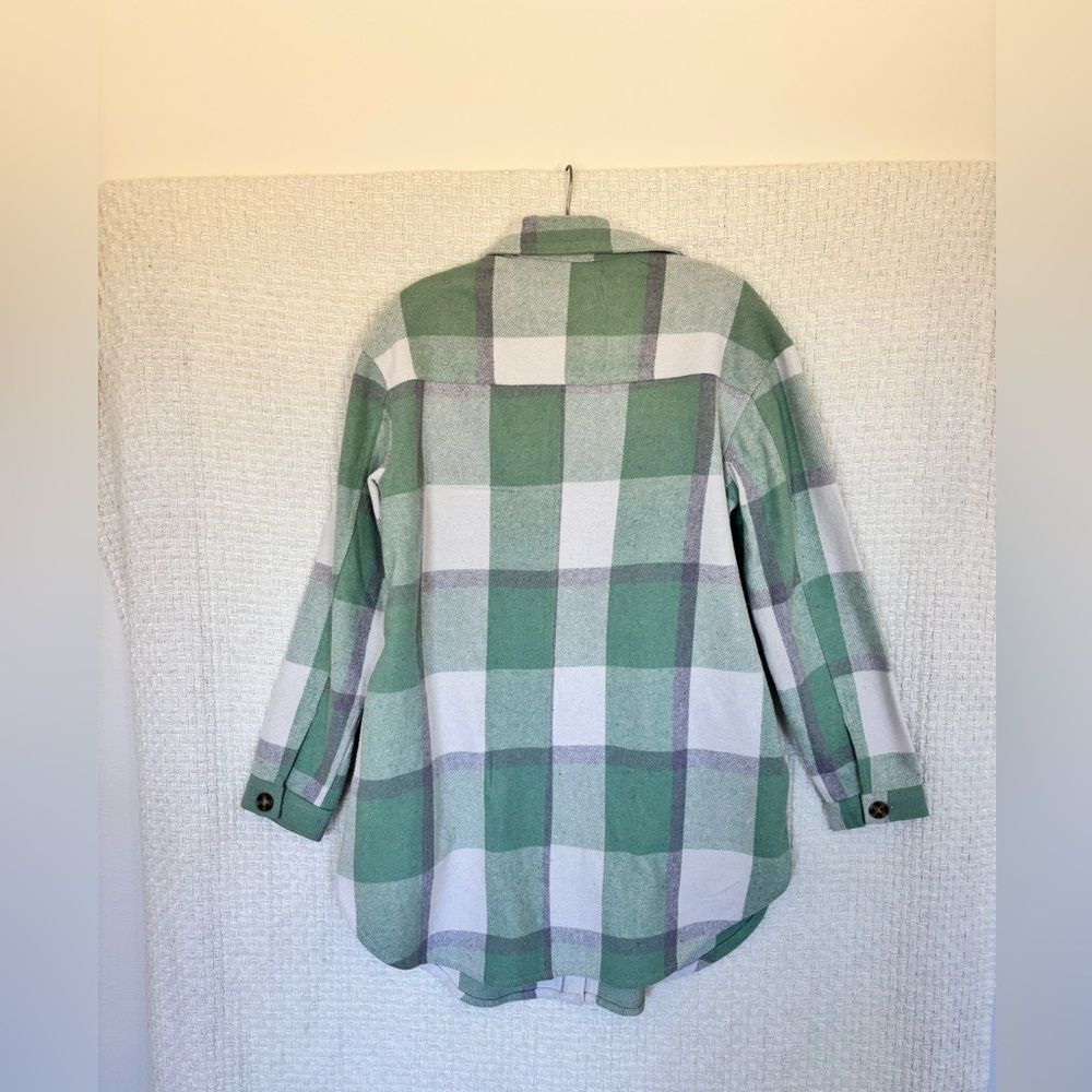 Plaid Shacket✨ - Picture 3 of 4